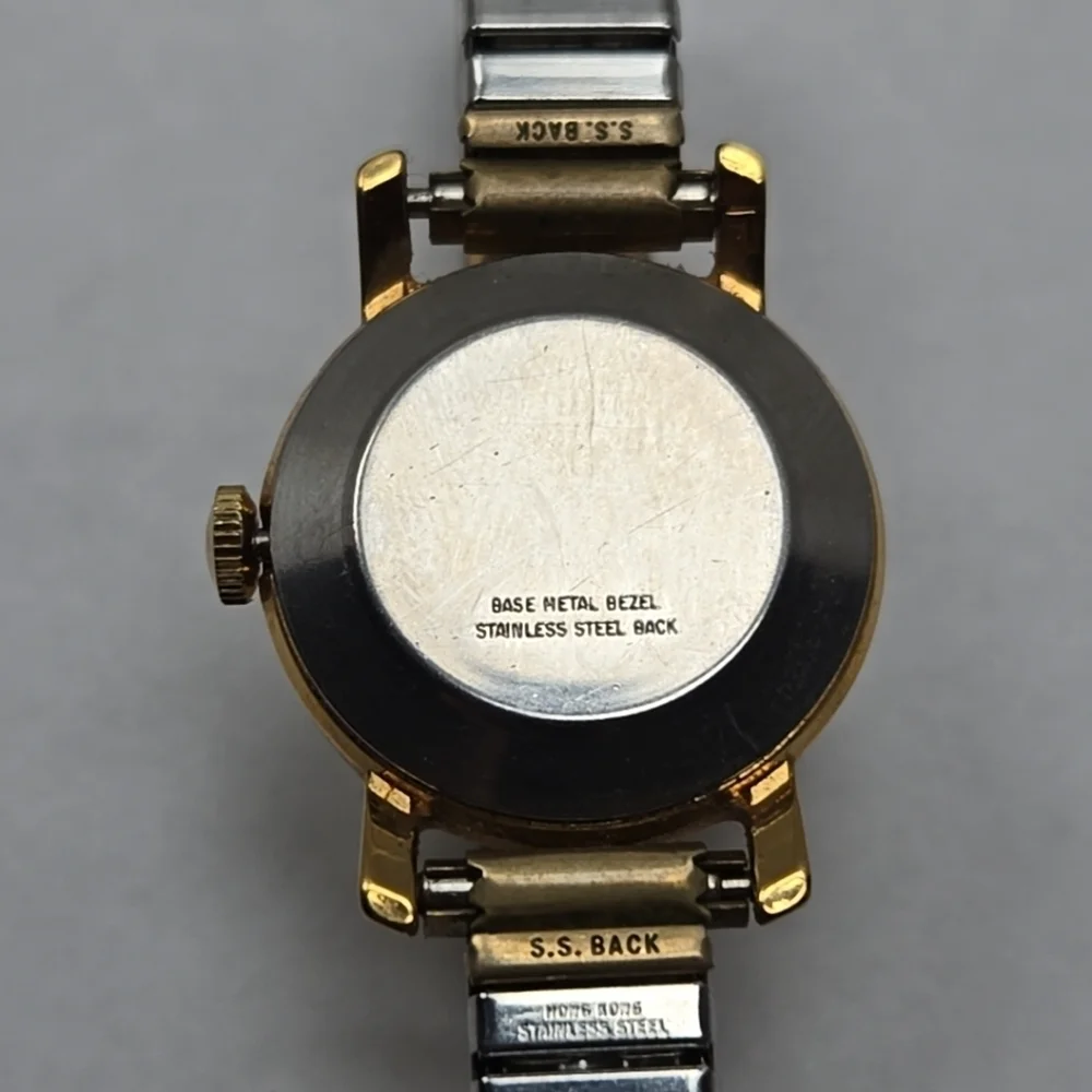 Womens Vintage Timex Petite Watch 25mm Gold Tone Retro Dial Manual Wind Runs